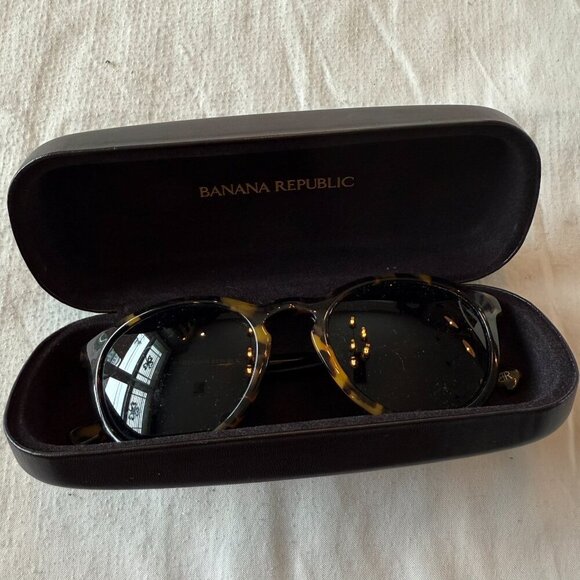 Banana Republic Tortoise Sunglasses - Picture 4 of 4